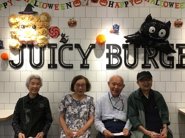 【2025.9.16　マクドナルドと靴下工場に行ってきました。】 ～居室サービス課　外出企画～   